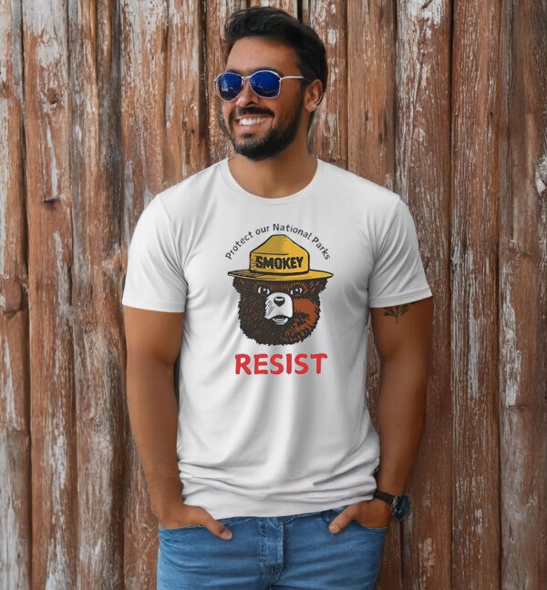Protect our national parks bear resist T-Shirt