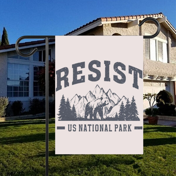 Resist Bear US National Park Flag