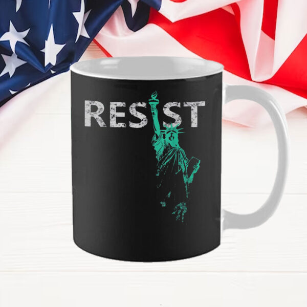 Resist, Statue of Liberty 2025 Mug