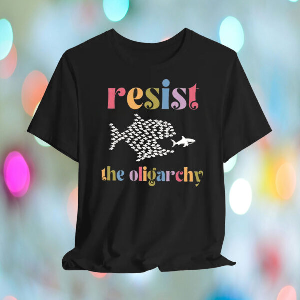 Resist the oligarchy anti trump T-Shirt