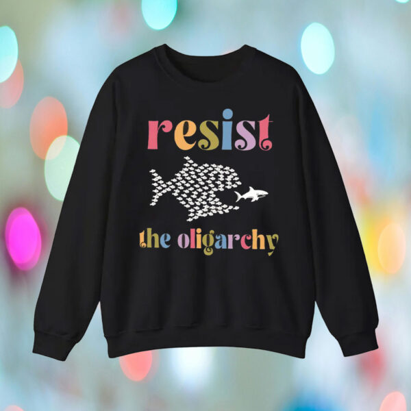 Resist the oligarchy anti trump T-Shirt
