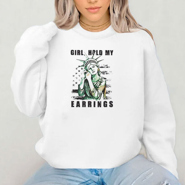 Girl Hold My Earrings, Protest Shirt